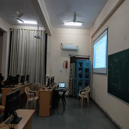 Artificial Intelligence & Machine Learning — facilities photo 217