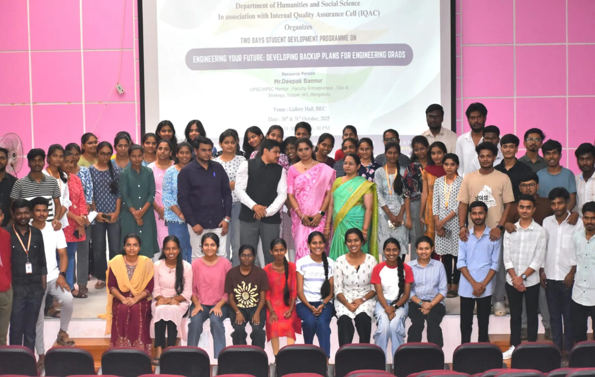 Group photograph of the resource person, faculty and participants at the valedictory