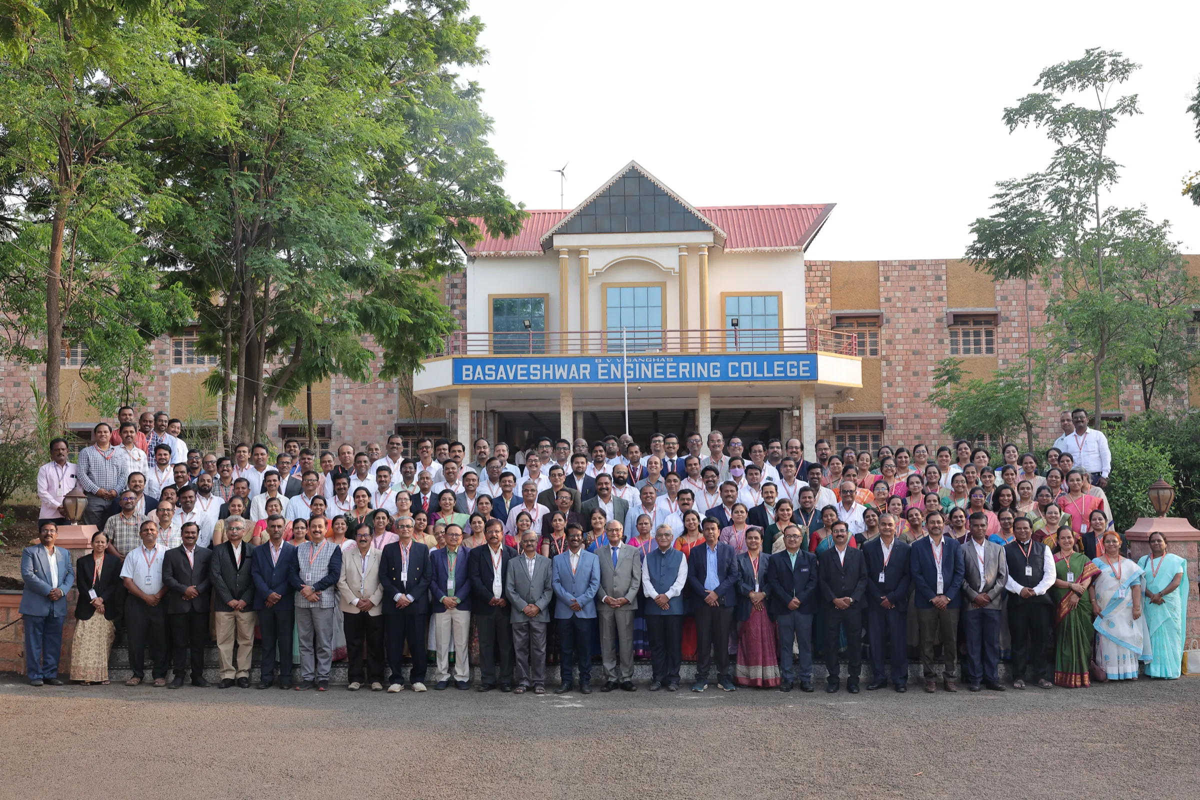 Faculty and staff of Basaveshwar Engineering College gathered in front of the main administrative building